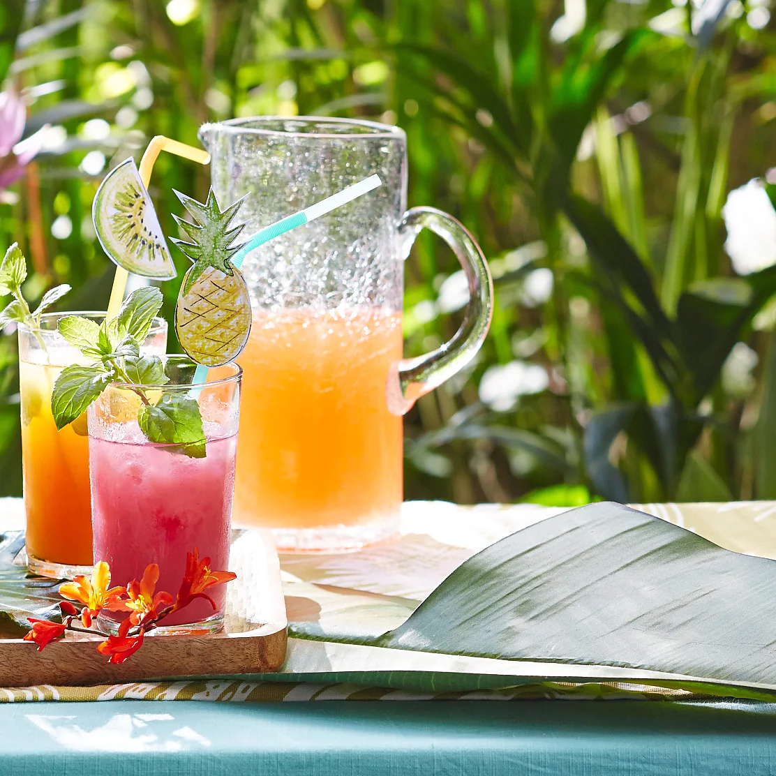 Ob Cocktail oder Fruchtsaft: Die Strohhalme mit Obstverzierung machen Appetit auf mehr und kennzeichnen zugleich das Glas. Die Früchte gibt's zum Downloaden