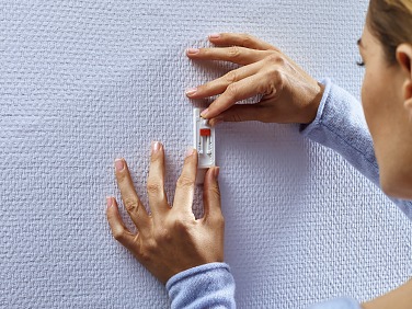 Reliable hold – for the first time also on wallpaper or plaster.