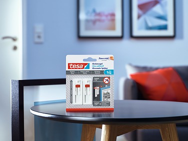 Reliable hold – for the first time also on wallpaper or plaster.