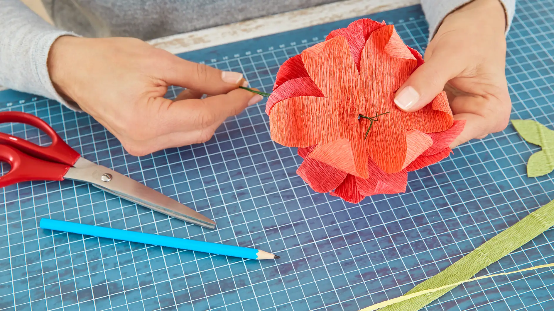 DIY Paper Flower / Step 5: Poke a hole