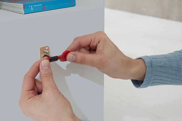 Router mounting - without drilling - tesa