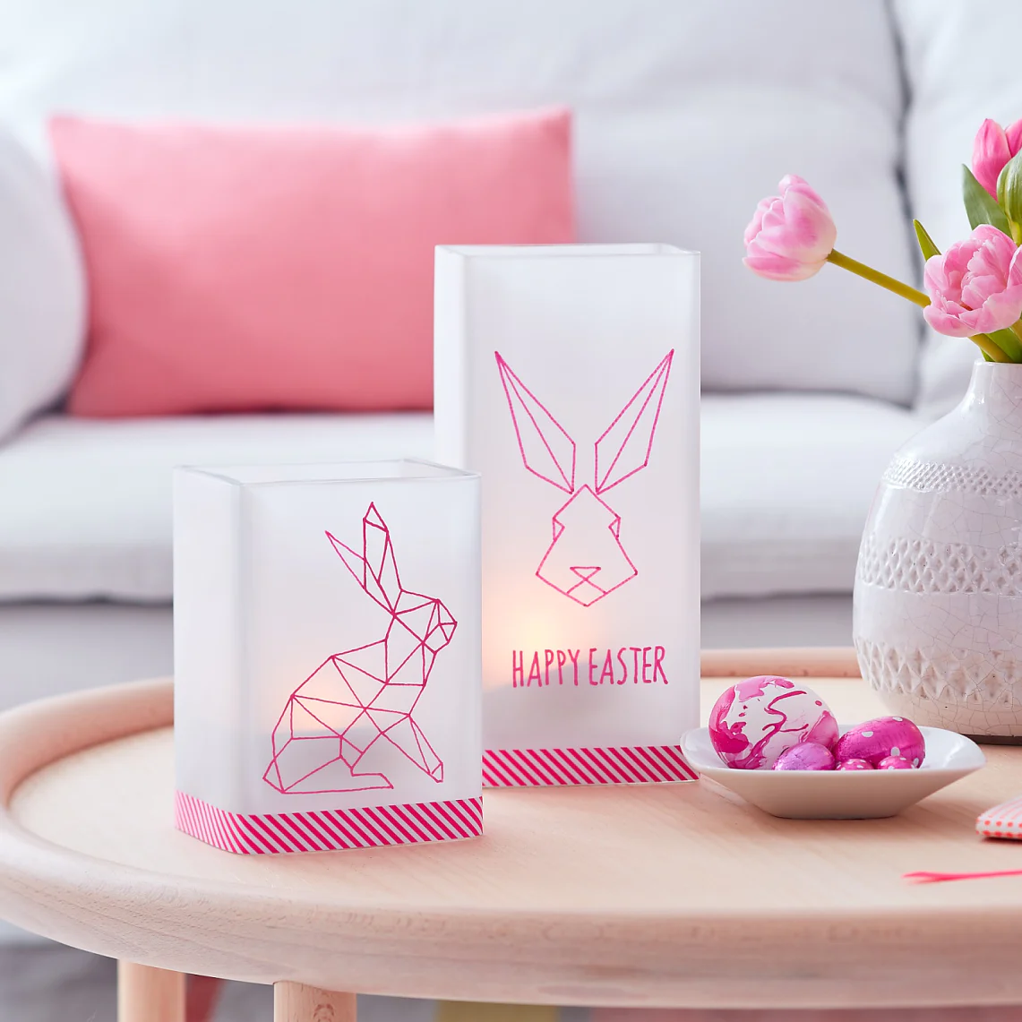 A truly timeless bunny decor: Create an Easter light decoration in trendy origami style. The neon pink bunny lanterns look great on the living room table.