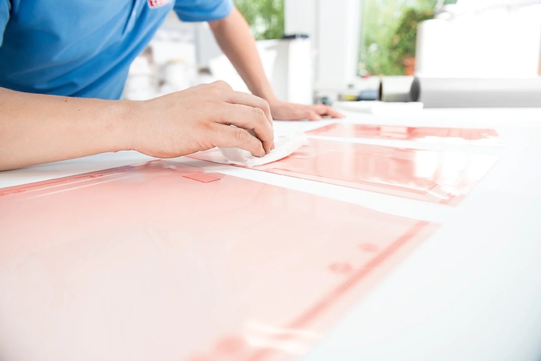 Man cleaning flexo printing plate