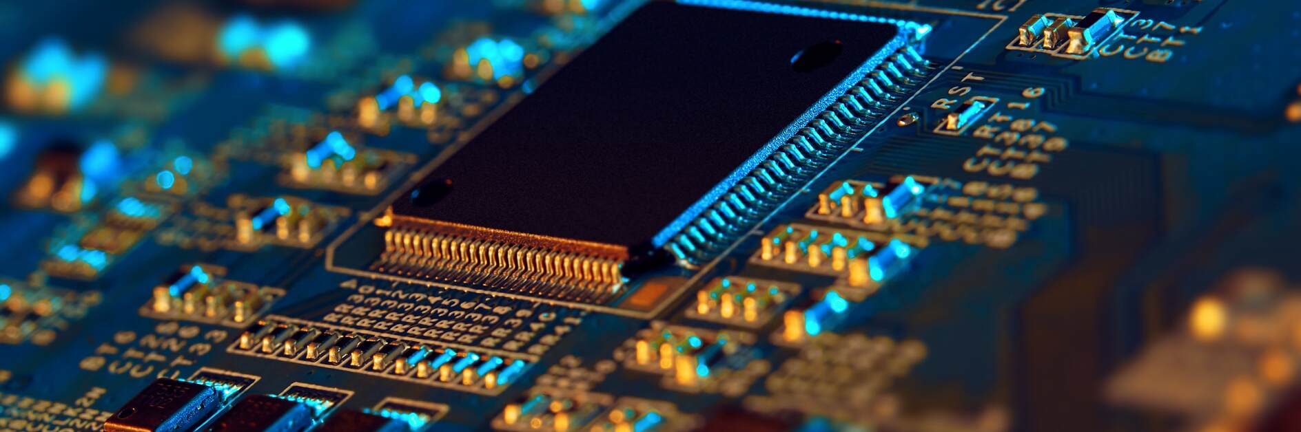 tesa_electronics_computer-chip-on-circuit-board