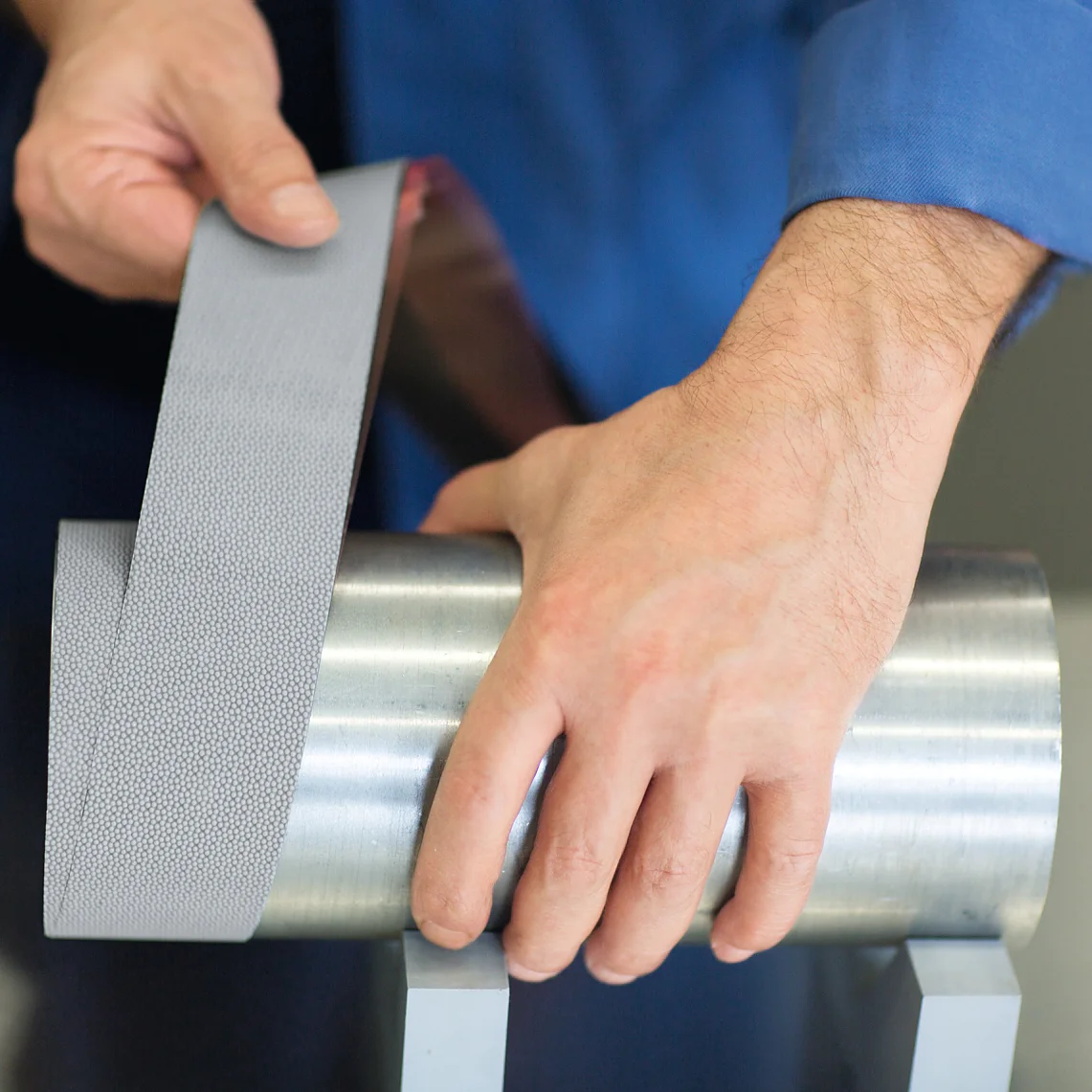 Application Step 4 tesa® 4863 Roller Wrapping