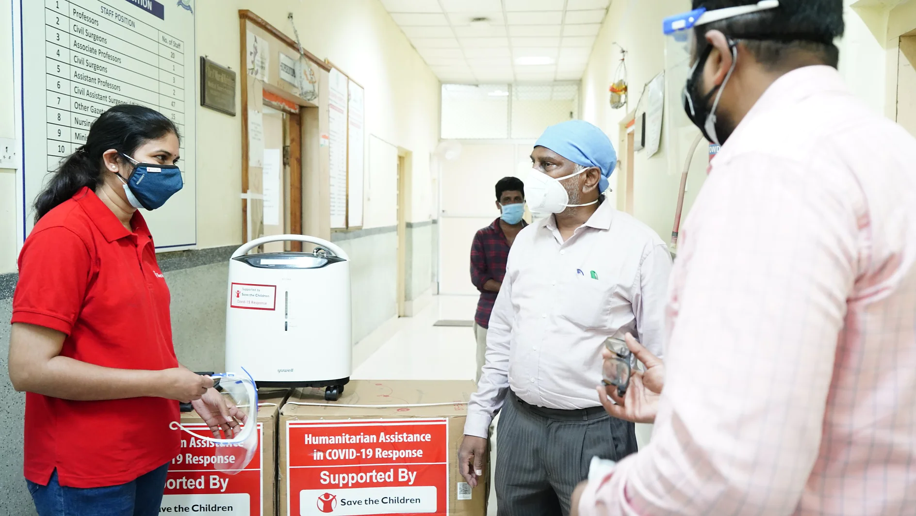 Die Notlage in Indien trifft das Gesundheitssystem vor Ort besonders hart. Durch die schnelle und aggressive Ausbreitung von Covid-19 droht die Corona-Pandemie in Indien die Lebensbedingungen von Millionen von Kindern nachhaltig zu verschlechtern. Deswegen geht ein Großteil der Spenden an medizinische Einrichtungen, wie hier im Niloufer Krankenhaus für Frauen und Kinder in Hyderabad. (Photo: Save the Children)