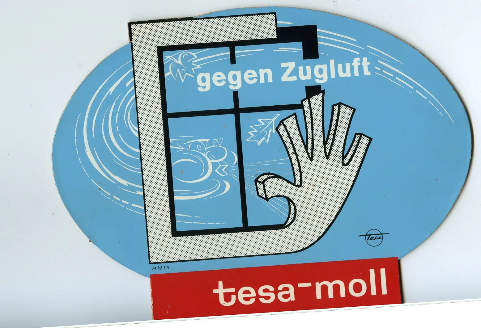 Drafty windows and doors? As early as the 1950s, tesamoll® proved to be an innovative blessing. Many houses were still destroyed, and it was bitterly cold in the post-war winters. Self-adhesive tesamoll® was a simple and extremely inexpensive solution for do-it-yourselfers to make their homes cozy. Little effort - great benefit. Still today.