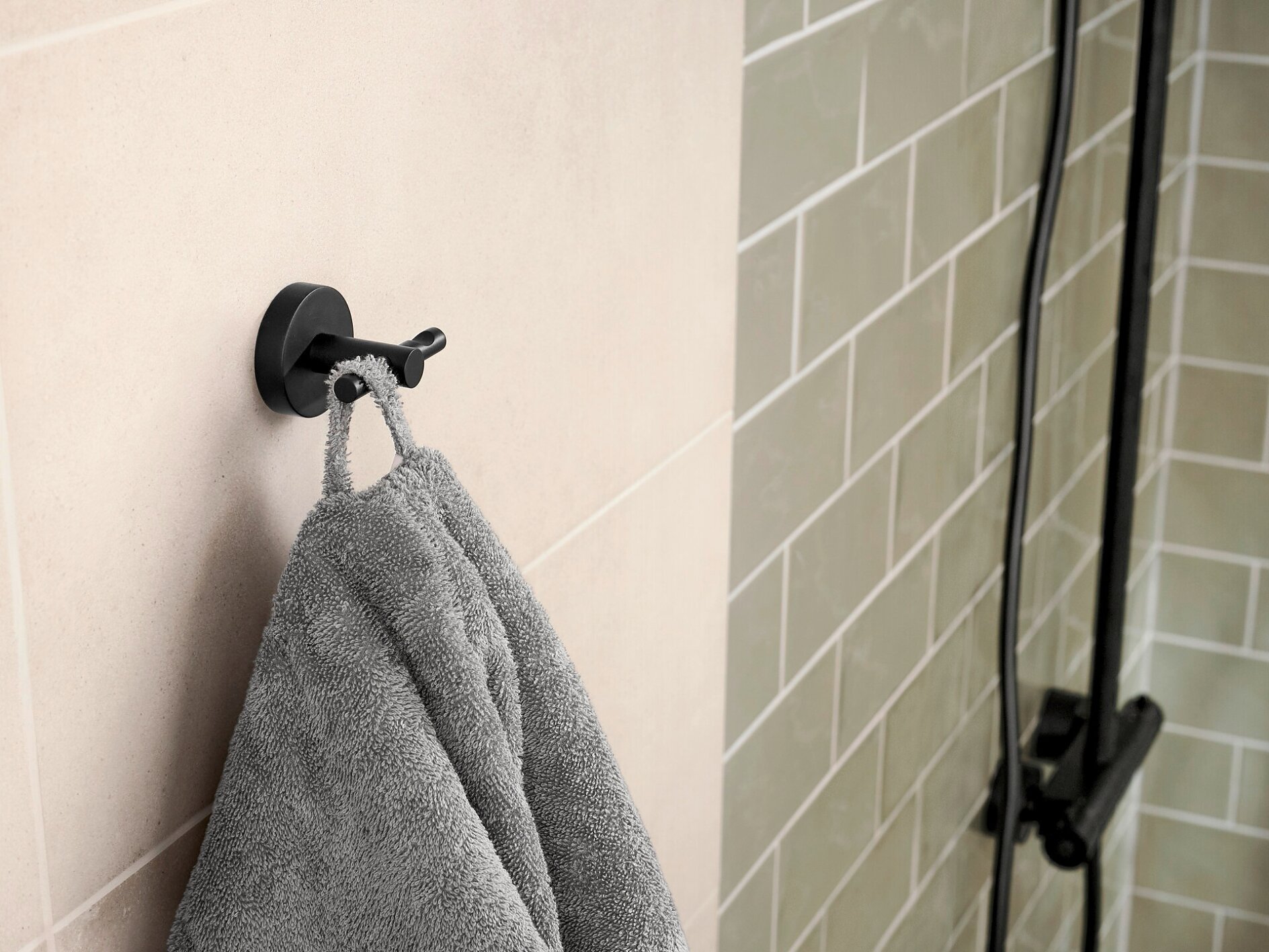 Square Edge Matte Black Bathroom Hand Towel Ring