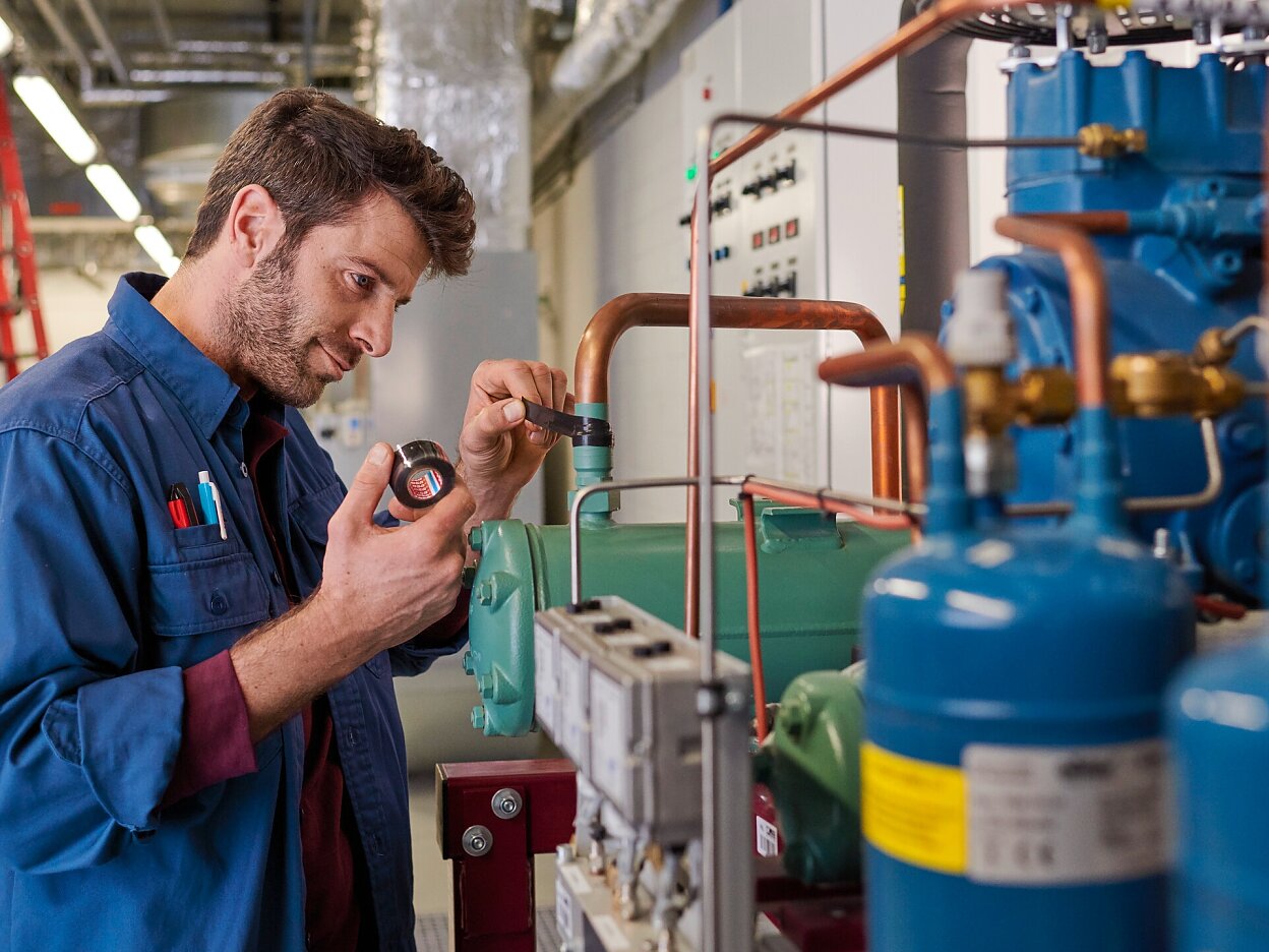 [en-en] Facility management, tesa extra Power extreme repair
