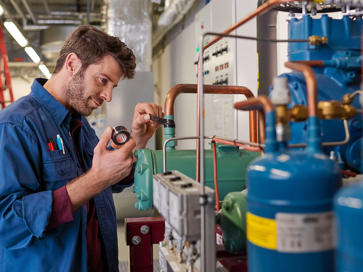 [en-en] Facility management, tesa extra Power extreme repair