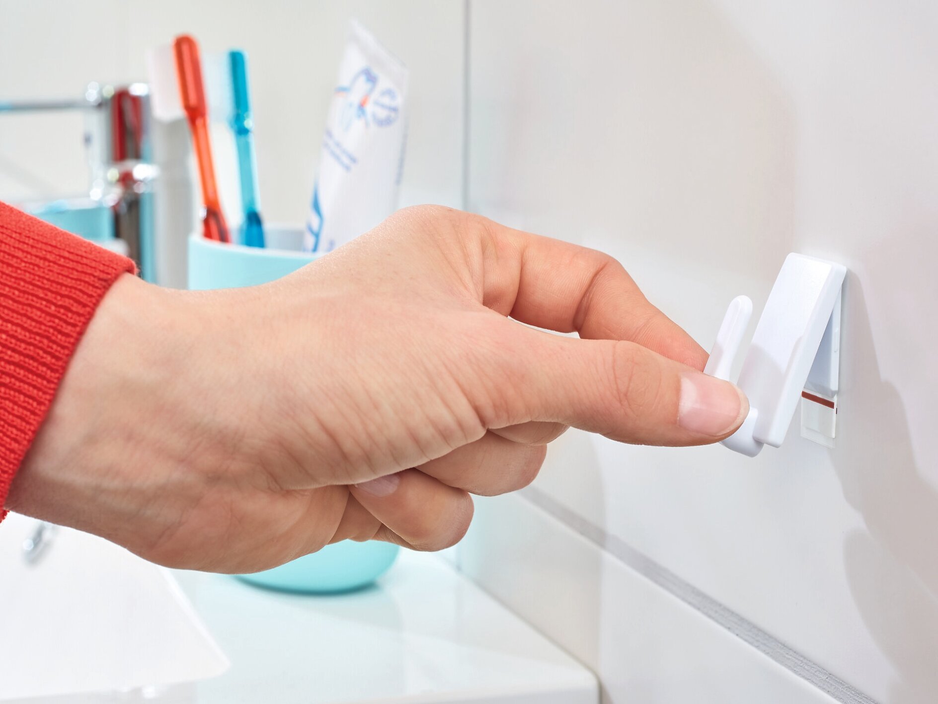 Tesa Powerstrips Hooks Small Round - Removable Self-Adhesive Wall Hook For Glass, Tiles, Wood, Plastic And Other Surfaces - Waterproof - Grey - Strong Hold Up To 1 Kg