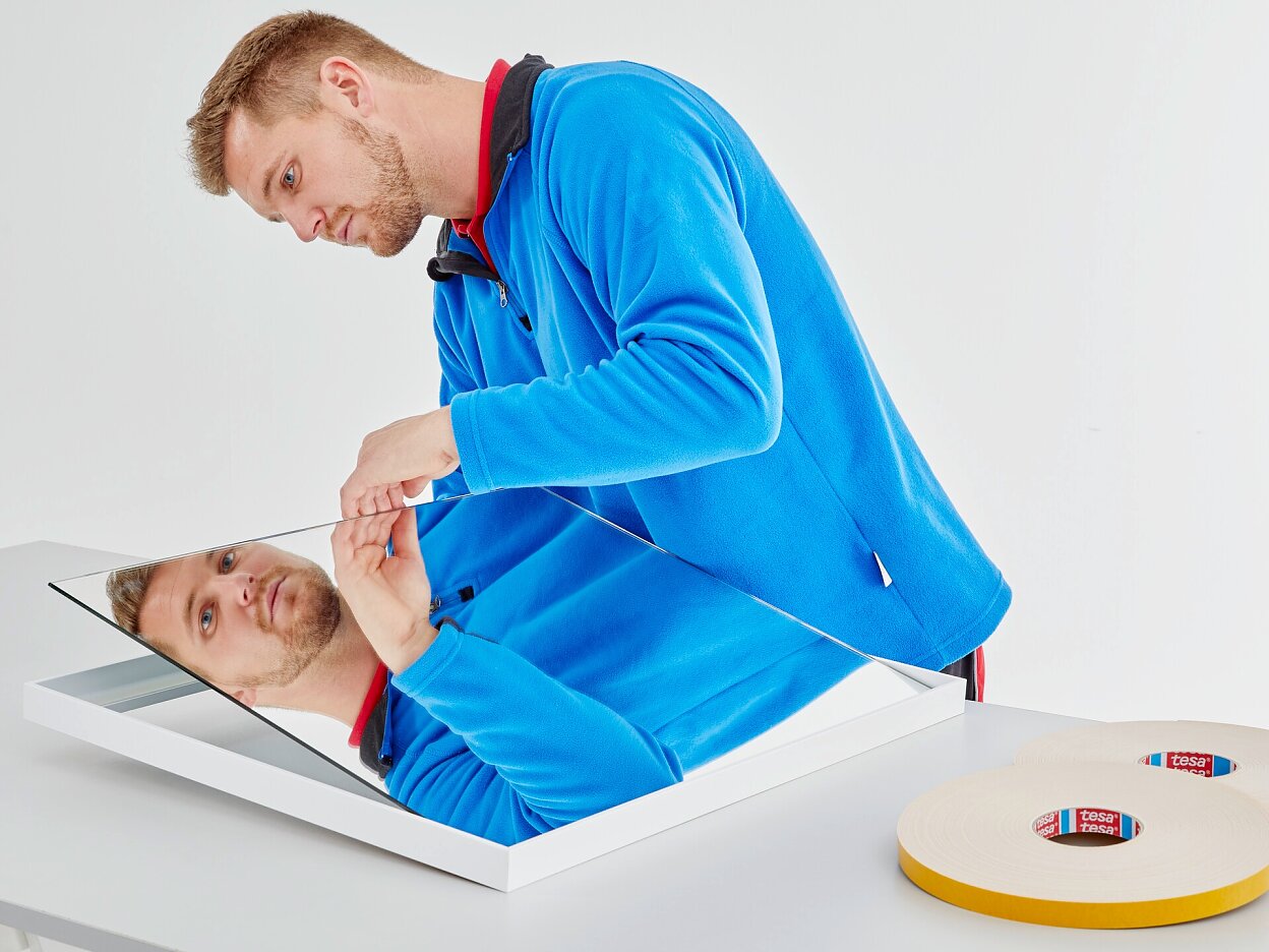 tesa 4952 double sided mirror tape step3of4 001