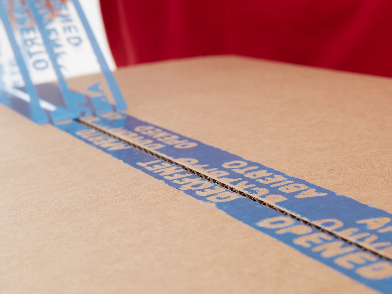 tesa 64007 tamper evident carton sealing tape blue step4of5 ap
