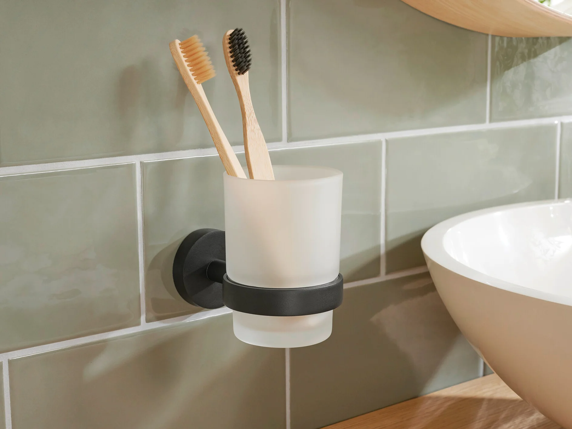 tesa-Moon-Black-Tumbler-Holder-40566_mood tesa-Moon-Black-Tumbler-Holder-40566_mood