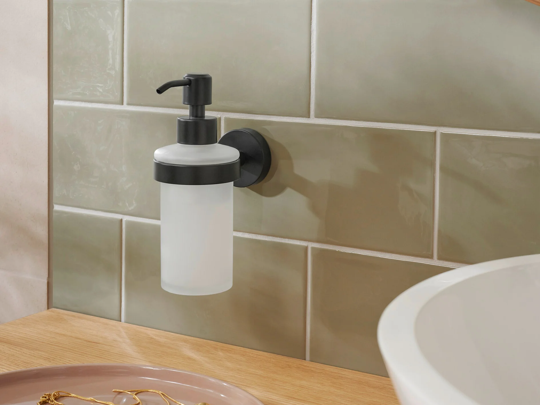 tesa-Moon-Black-Soap-Dispenser-40565_mood tesa-Moon-Black-Soap-Dispenser-40565_mood
