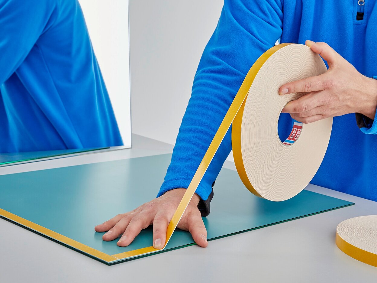 tesa 4952 double sided mirror tape step1of4 002