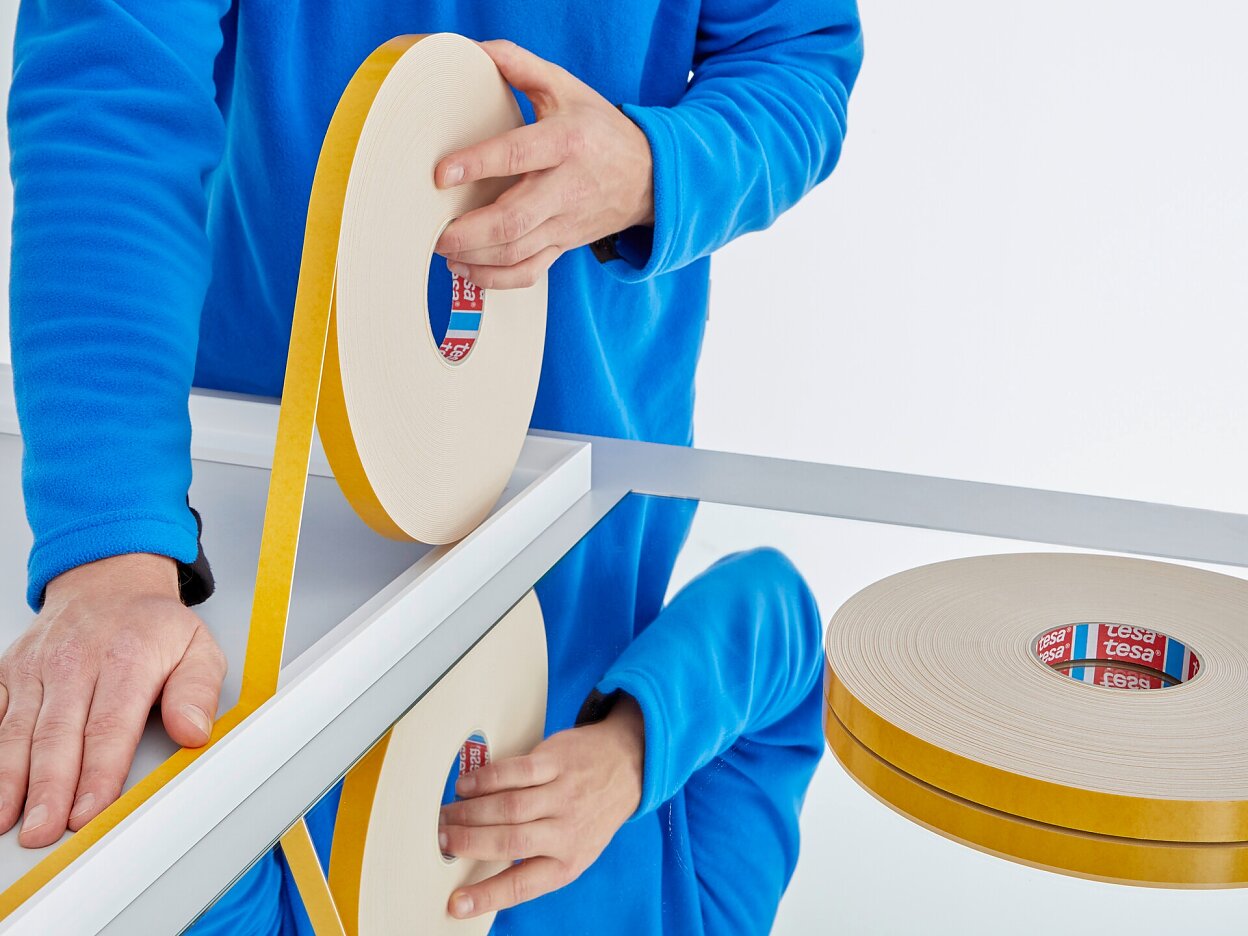 tesa 4952 double sided mirror tape step1of4 001