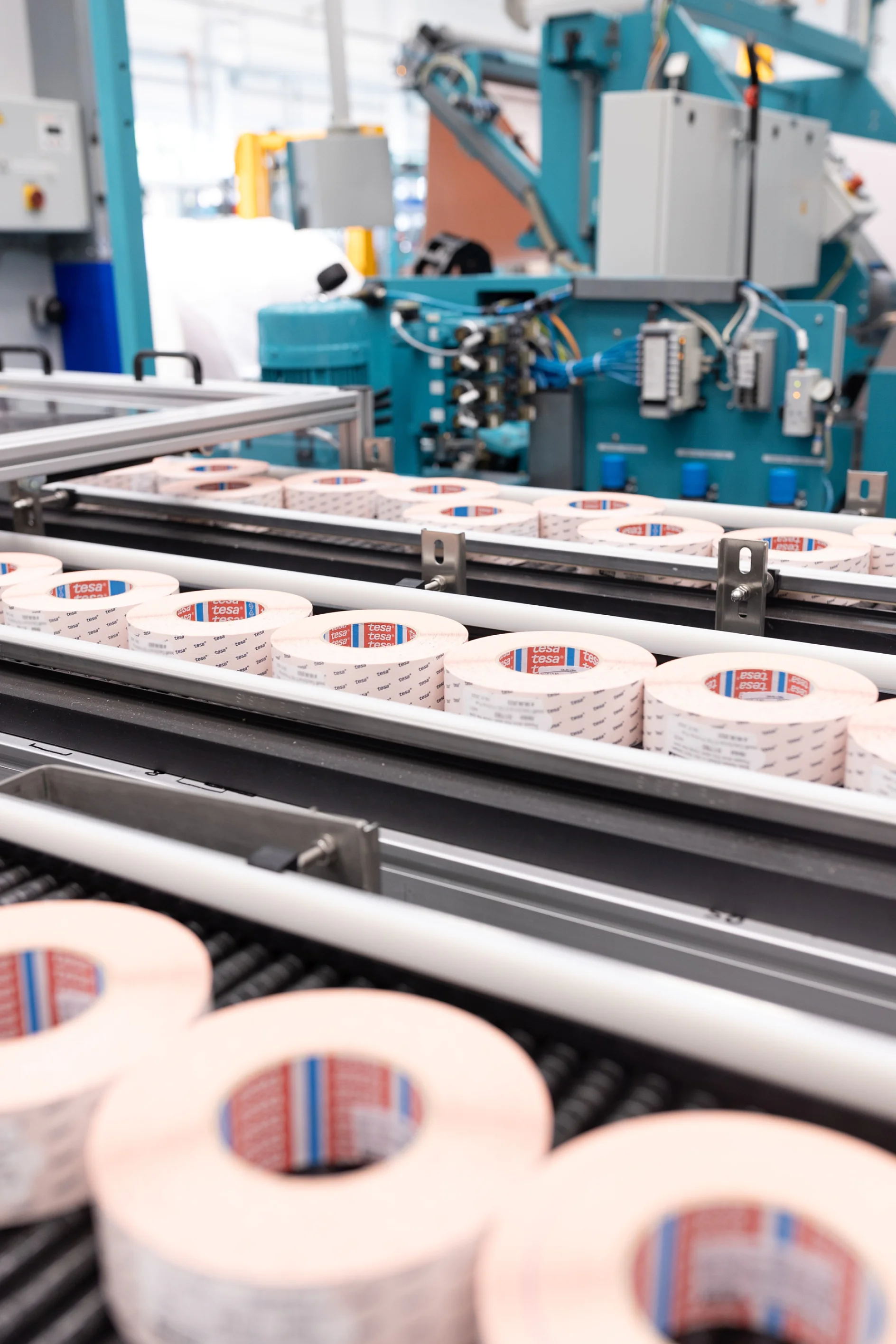 To achieve its climate targets, tesa is relying on renewable energies and hydrogen at its Hamburg site. To achieve its climate targets, tesa is relying on renewable energies and hydrogen at its Hamburg site.