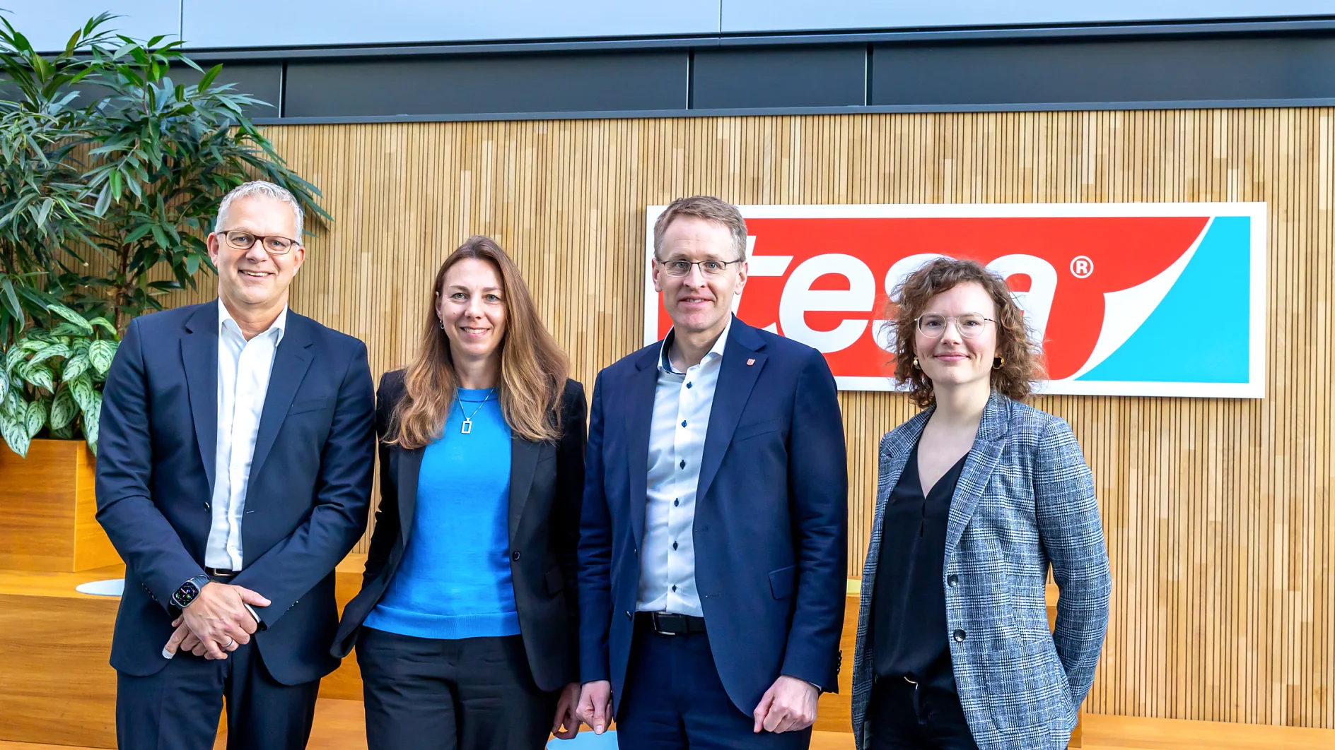 Minister-President Daniel Günther visits tesa headquarters in Norderstedt