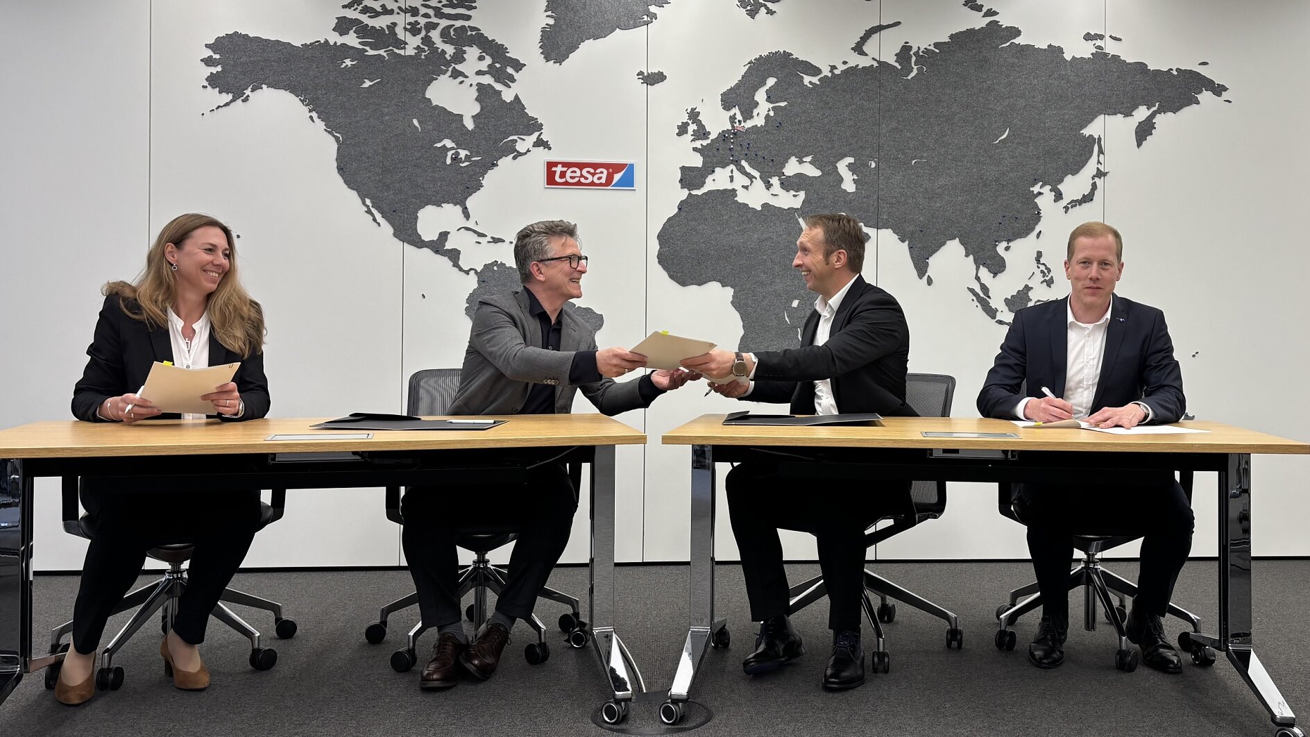 The agreement sets the stage for mass production of functional holographic films – with automotive windshields as flagship application