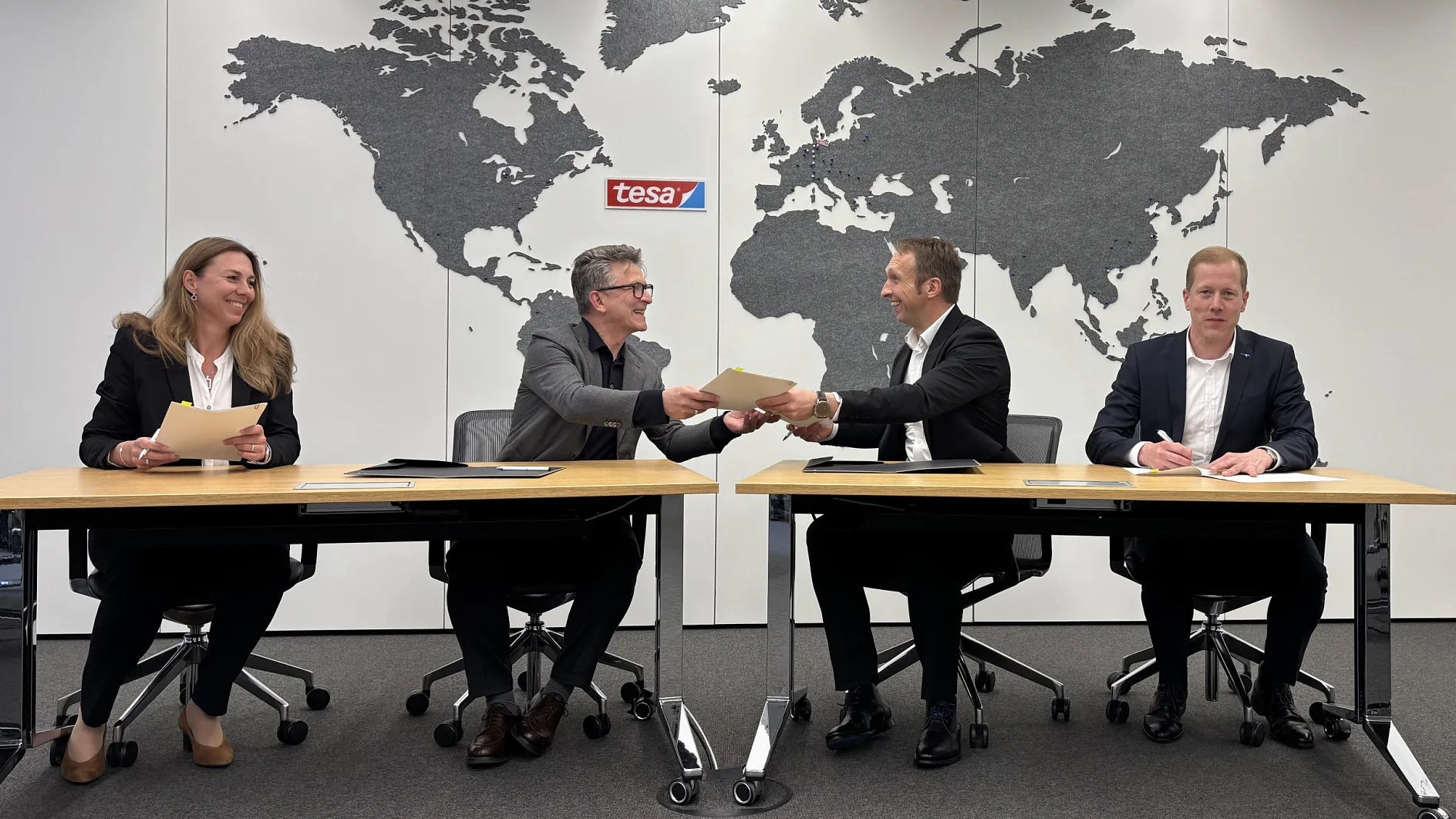 The agreement sets the stage for mass production of functional holographic films – with automotive windshields as flagship application