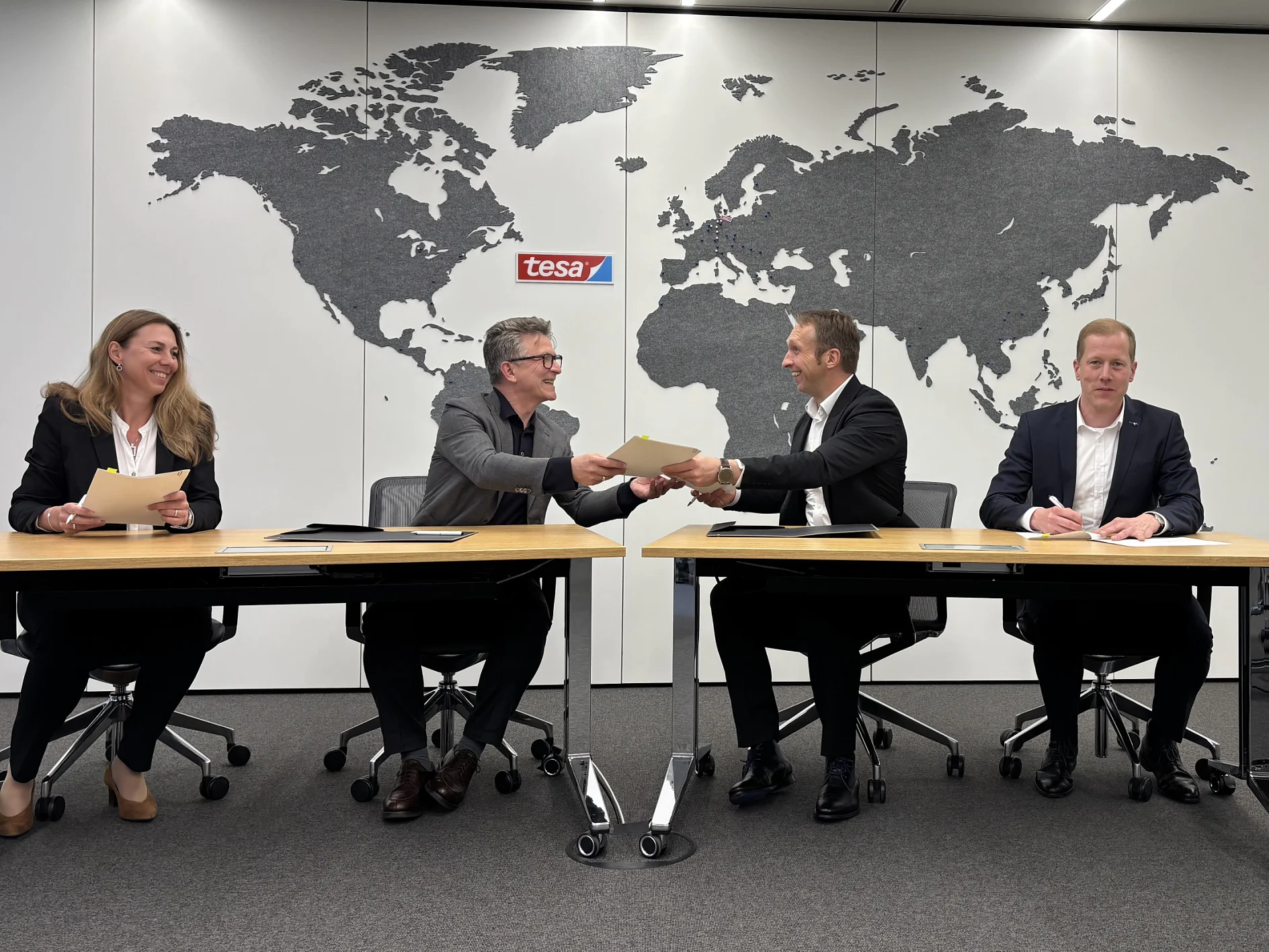The agreement sets the stage for mass production of functional holographic films – with automotive windshields as flagship application