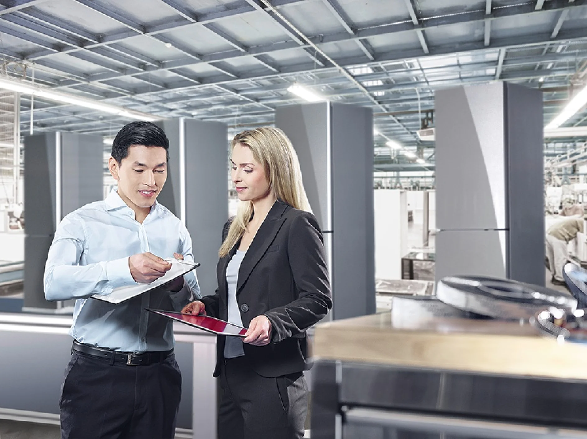 tesa ofrece un completo surtido de aplicaciones de montaje y fijación para electrodomésticos.