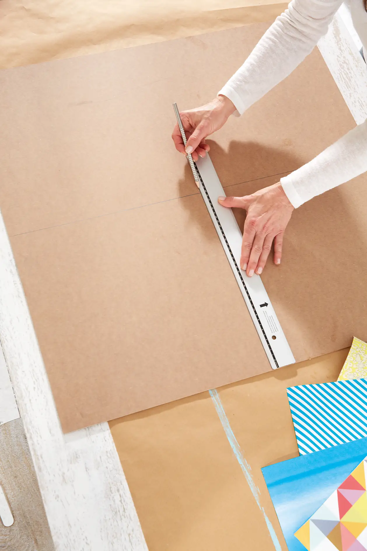 Measure the shelf spaces and draw them onto the smooth sides of the HDF panels. This will be the area covered by the decorative paper. Be careful though - in order to allow for the panels to be attached to the shelves vertically and horizontally you will need to allow a further 2cm on the outer edges. This is where the Powerbond® ULTRA STRONG double-sided adhesive tape will be applied later.
