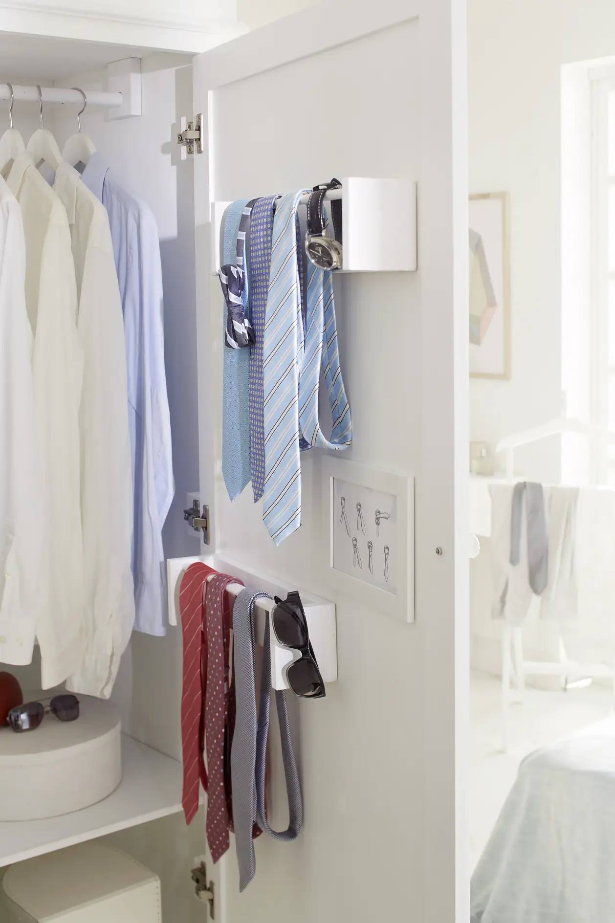 Too many ties and nowhere to hang them? No problem. Why not convert a spice rack into a handy tie rack? It's quick and easy to make and held securely in place wtih tesa Powerbond® INDOOR.