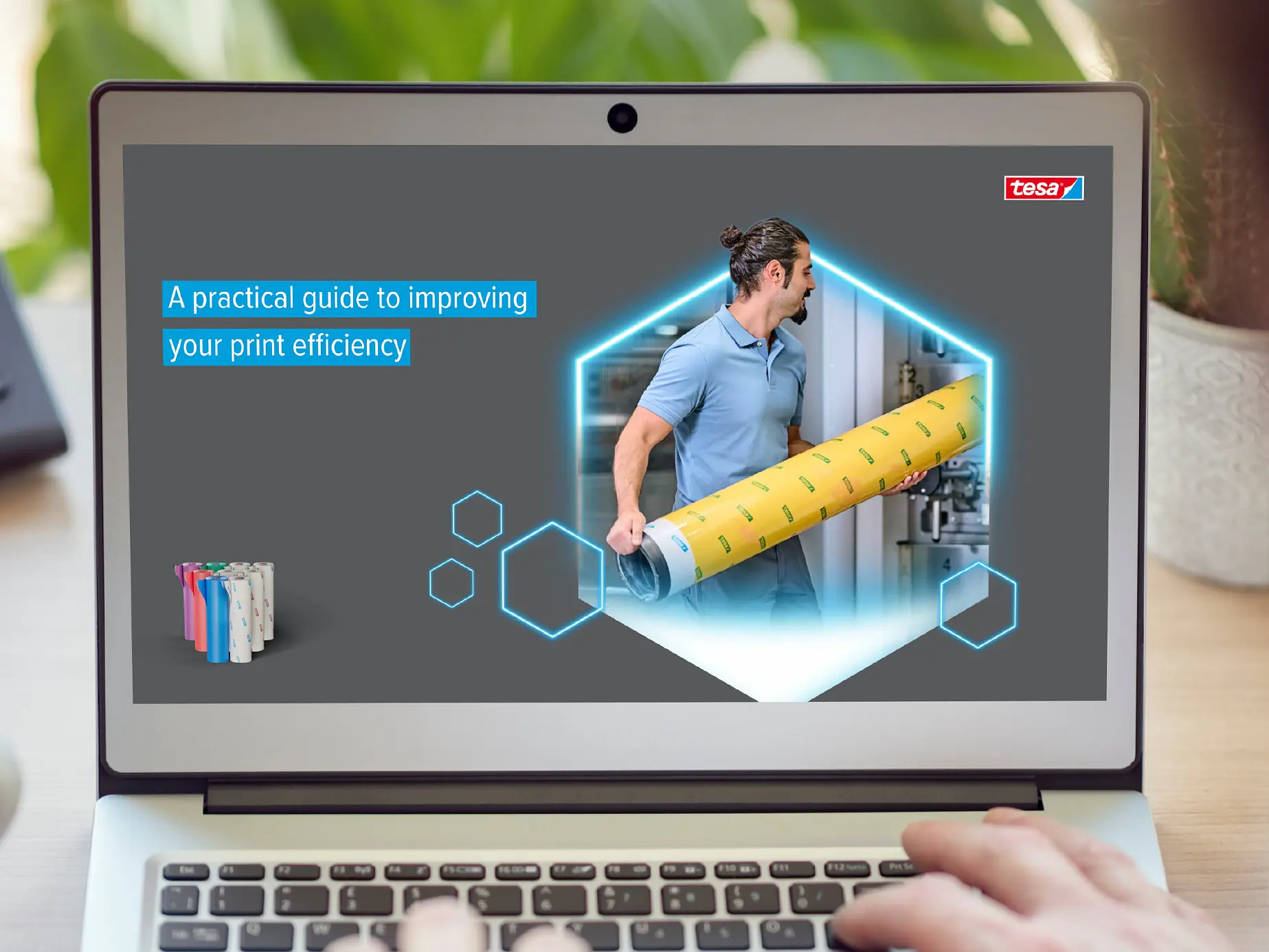 Notebook que muestra una Guía Técnica sobre eficiencia en la impresión flexográfica