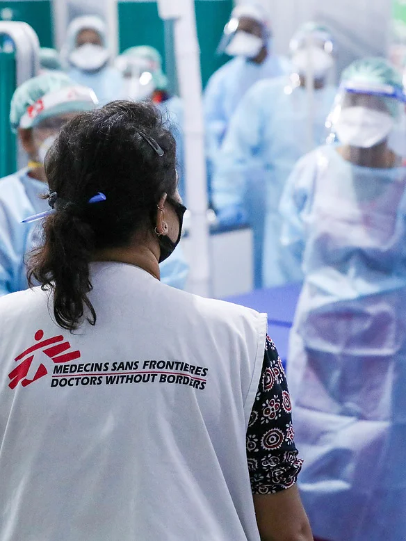 Una de las principales prioridades de MSF es la seguridad de los profesionales sanitarios, motivo por el cual todo el personal ha de seguir estrictos protocolos de seguridad.