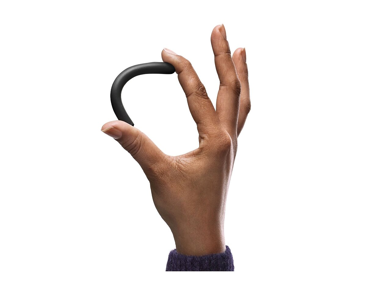 tesa_sugru_mouldable_glue_hand_black_mood_003