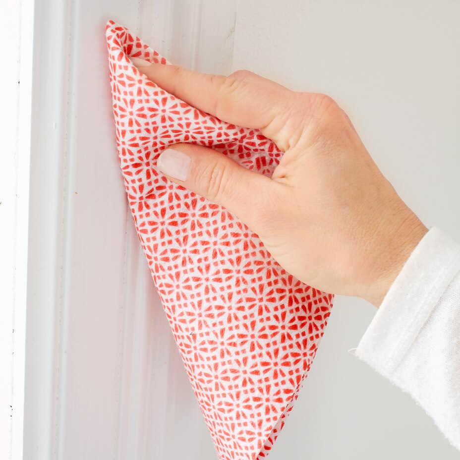 Powerstrips Tips & Tricks: Paper garland / Step 6 Powerstrips Tips & Tricks: Paper garland / Step 6