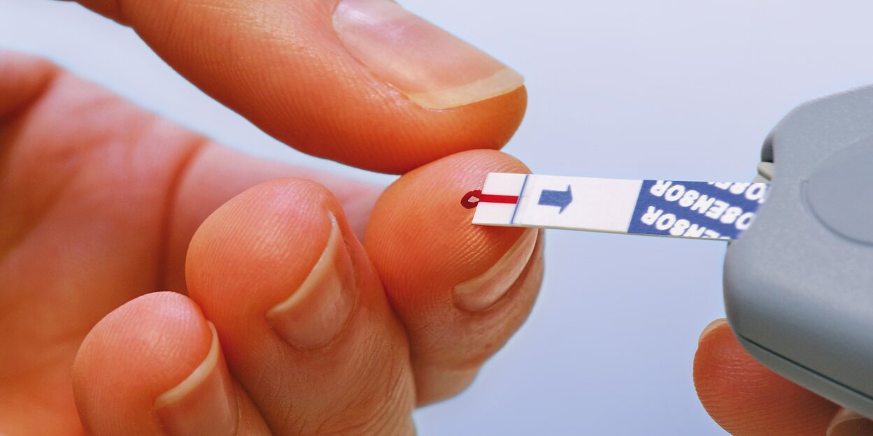 diagnostic strips tesa is developing innovative solutions for diagnostic strips to test blood sugar levels in diabetics. The new special adhesive tapes not only make the measuring process more precise while also ensuring greater ease of handling for patients, but also optimize the production process for the manufacturer of the strips at the same time.