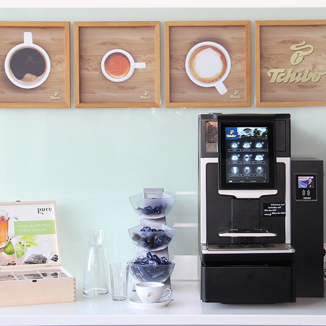 In unseren Teeküchen finden Sie kostenfreies Wasser, Tee und Kaffee In unseren Teeküchen finden Sie kostenfreies Wasser, Tee und Kaffee