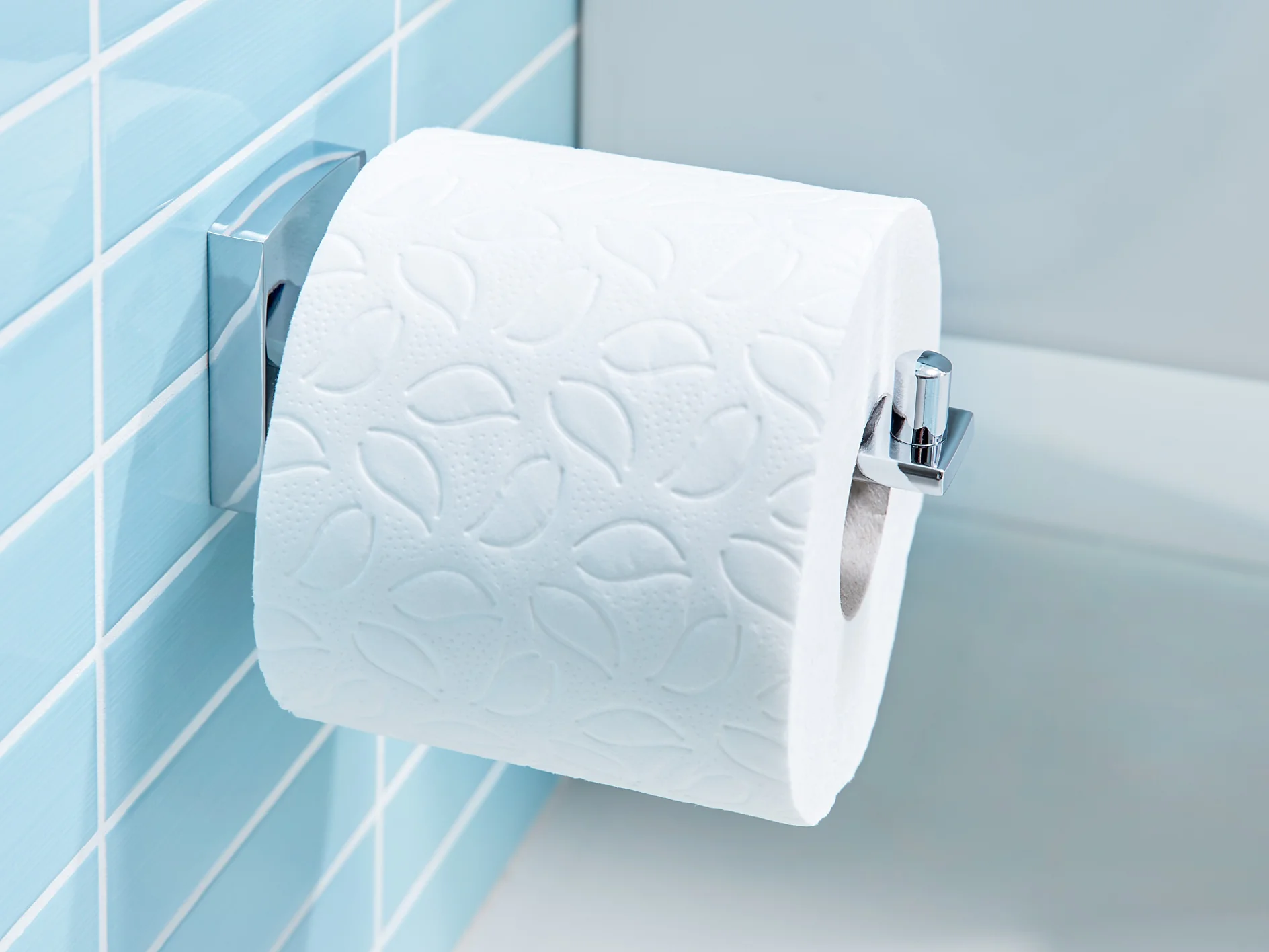 Diseños simples para tener los rollos de papel higiénico donde más los necesites.