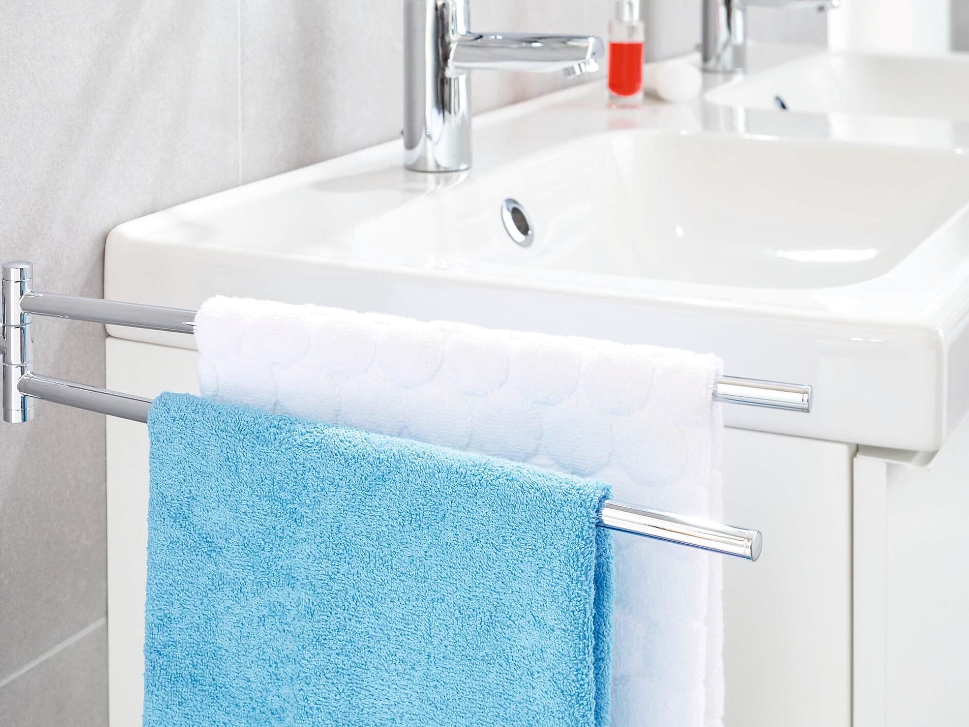 Colgador de toallas de baño tesa® Loxx, metal brillante cromado 