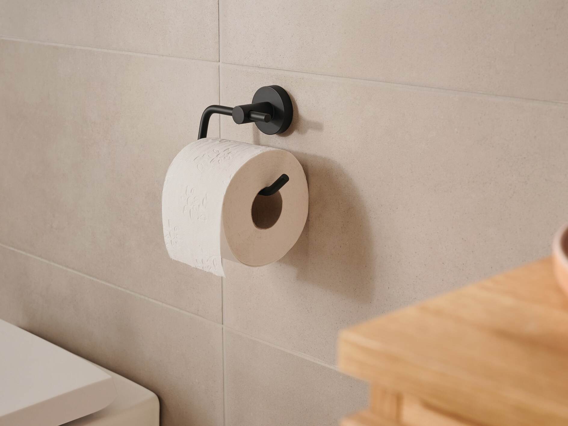 Portarrollos de papel higiénico con estante, soporte de papel higiénico de  madera marrón, soporte de pared para papel higiénico de metal negro para