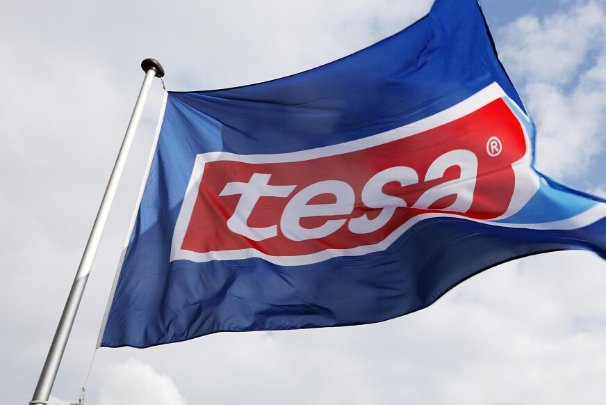 Bandera de tesa Bandera de tesa en el cielo