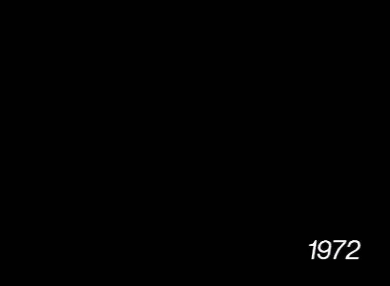 1972: «Kati» y el mundo de tesa Kati: una niña segura de sí misma le da a su padre consejos de bricolaje en los anuncios de televisión de Alemania.