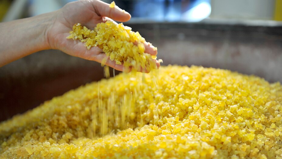 Granulado de caucho natural El caucho natural es solo uno de los muchos ingredientes posibles que forman una cinta perfecta.