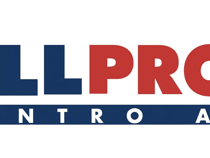 El logotipo de Full Products Centro América presenta un diseño estilizado a la izquierda con curvas de color rojo, rosa y beige dentro de un círculo azul. El texto FULL PRODUCTS está en negrita y CENTRO AMERICA debajo en letras más pequeñas. (This text has been generated by AI)