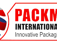 Logotipo de Packmart International Limited. Presenta un globo terráqueo estilizado envuelto en cintas de tesa a la izquierda. El texto PACKMART INTERNATIONAL LIMITED Innovative Packaging Solutions se encuentra a la derecha en rojo y negro. (This text has been generated by AI)