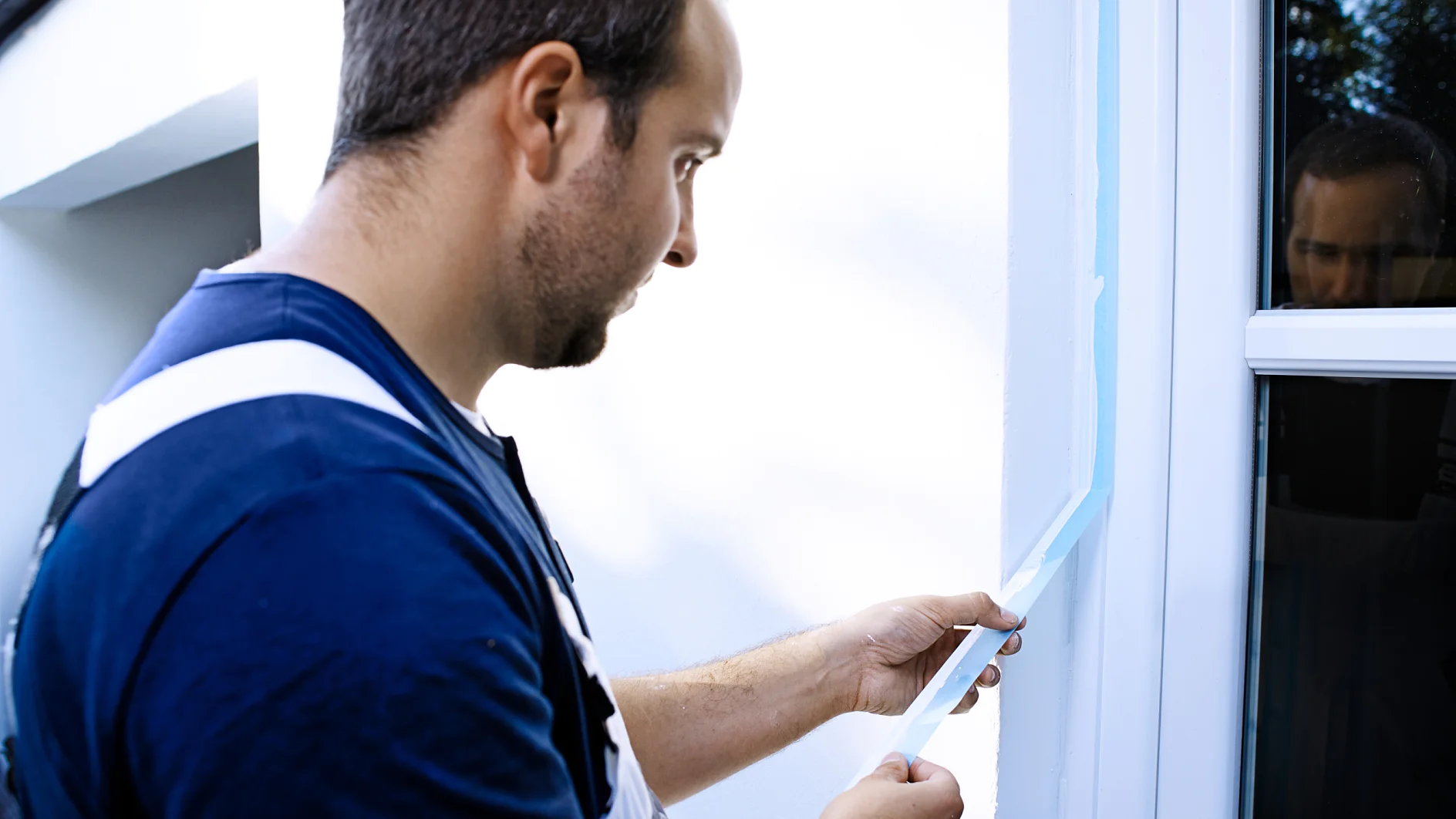 Professional weather- and UV-resistant exterior painters tape and masking tape for craftsmen.