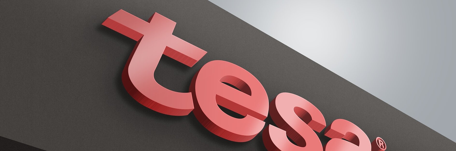 La imagen muestra un logotipo rojo en 3D de la palabra tesa tape sobre un fondo negro. Las letras están en negrita y parecen estar ligeramente elevadas, proyectando una sombra. El fondo tiene un efecto de degradado, que pasa de gris a blanco en el centro. (This text has been generated by AI)