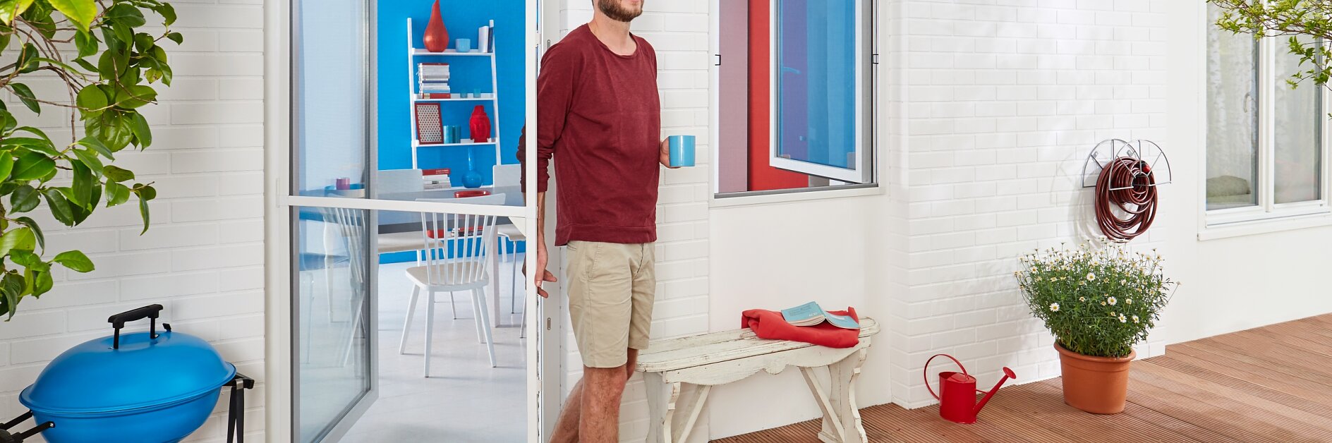 Protege tu hogar con mosquiteras para puertas y ventanas así como con mallas mosquiteras.