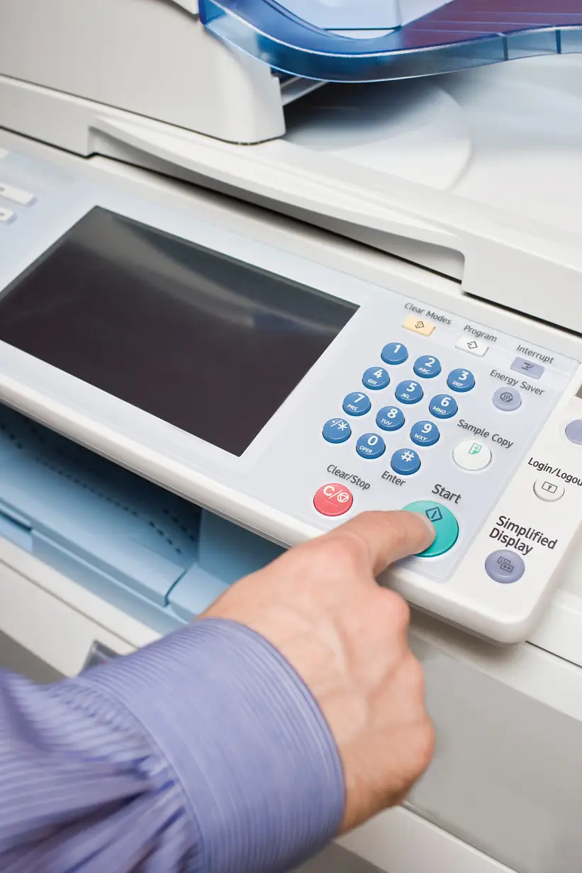 tesa ofrece un completo surtido de aplicaciones de montaje y fijación para fotocopiadoras e impresoras.