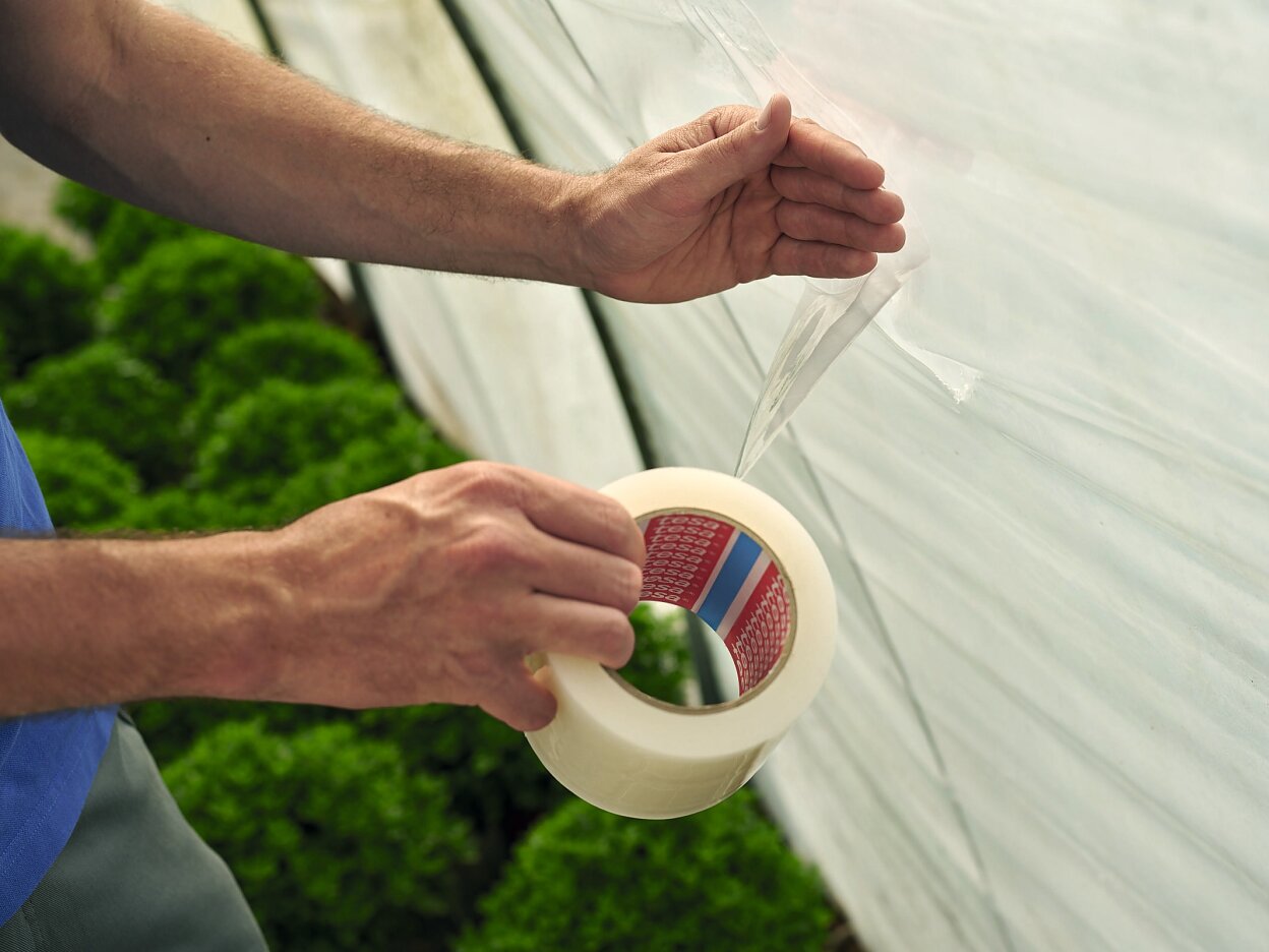 tesa-04646-greenhouse-repairing-tape-step5of5-ap