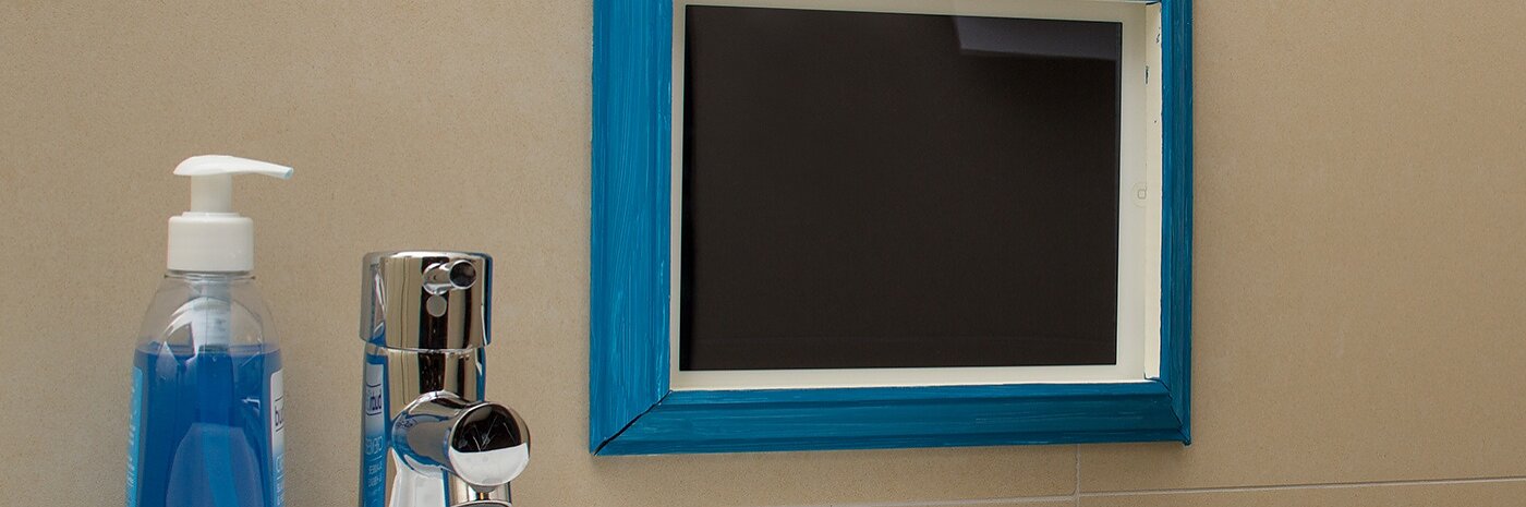 Tablet in the frame that was attached with the double-sided adhesive tape tesa Powerbond® MIRROR