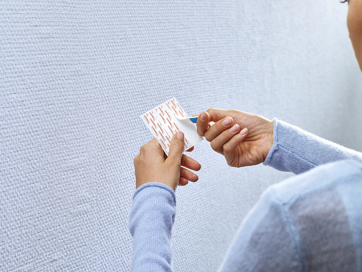 [en-en] tesa Smart Mounting System Adhesive Nail 0,5kg Step 2 of 12 wallpaper<br />
[en-en]&nbsp; tesa Smart Mounting System Adhesive Screw Adjustable 1kg Step&nbsp;2 of 13 wallpaper<br />
[en-en]&nbsp; tesa Smart Mounting System Adhesive Nail Adjustable 1kg Step 2 of 12 wallpaper